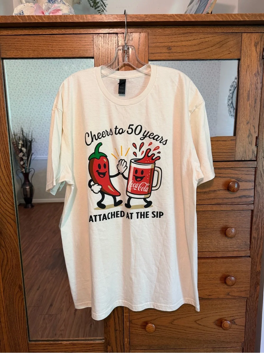 Chili’s & Coke XL T-Shirt 50 Yrs With Coke - Picture 1 of 2
